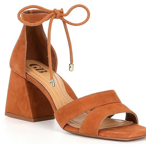 Shoes - Soff shops Lacie woven Leather size 81/2 new